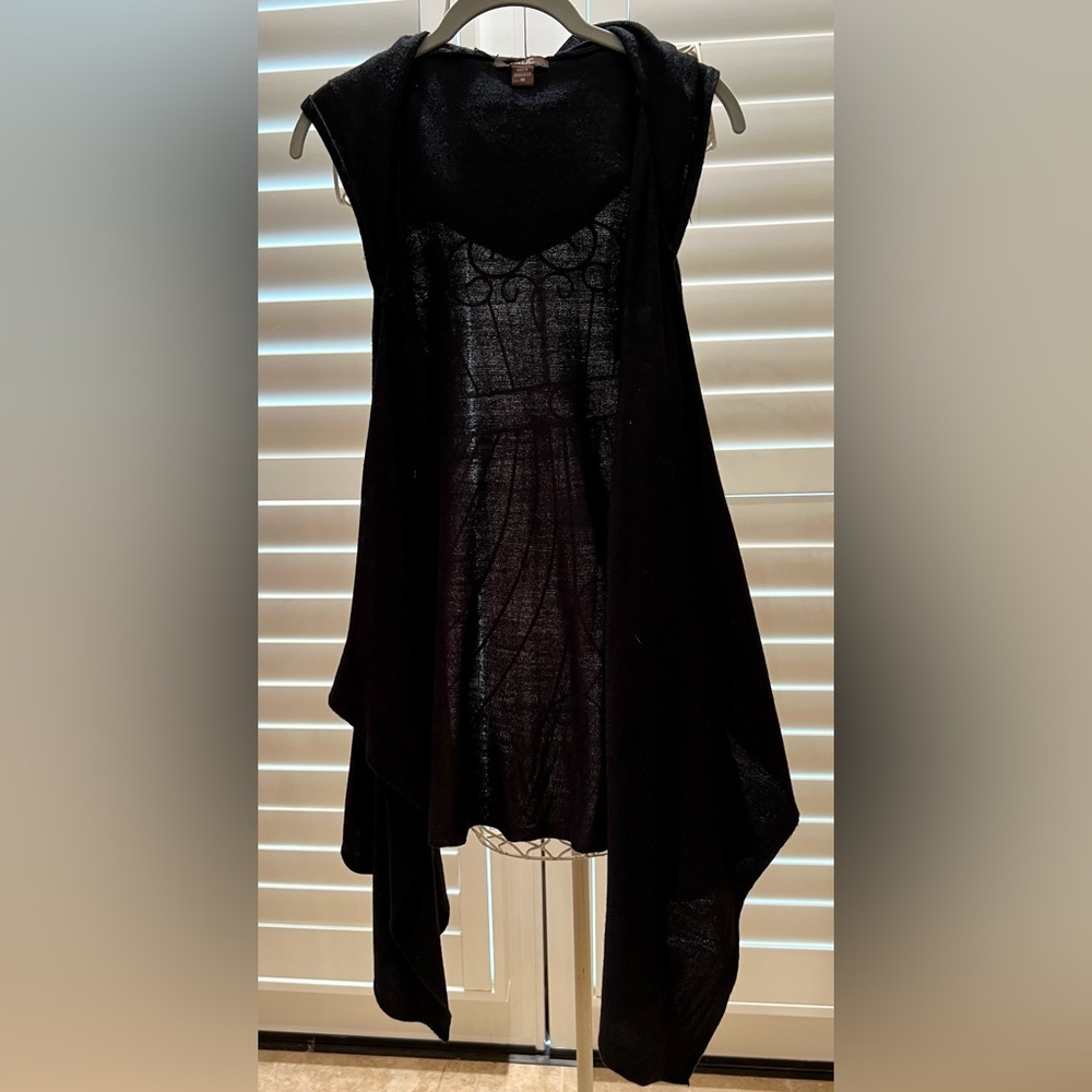 Talia Medium Black hooded sleeveless duster